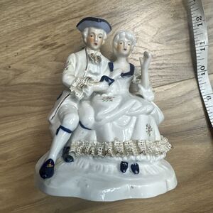 Vtg Colonial Couple Blue White Gold Figurine
